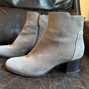 Aquatalia Gray suede Chelsea Ankle Boots